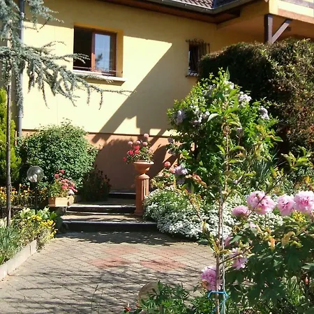 Les Lilas Bed & Breakfast 3*