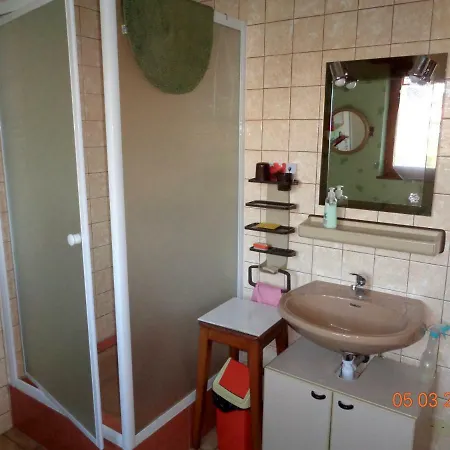 Les Lilas Bed & Breakfast 3*